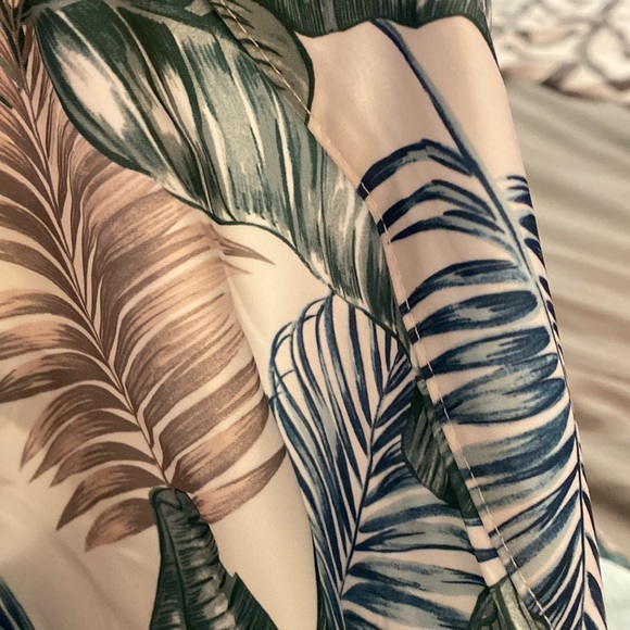 Unworn jumpsuit from Club L London bold tropical print and elongating wide legs. - Picture 5 of 5